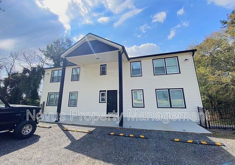 1st image of 901 Pacific Ave #5