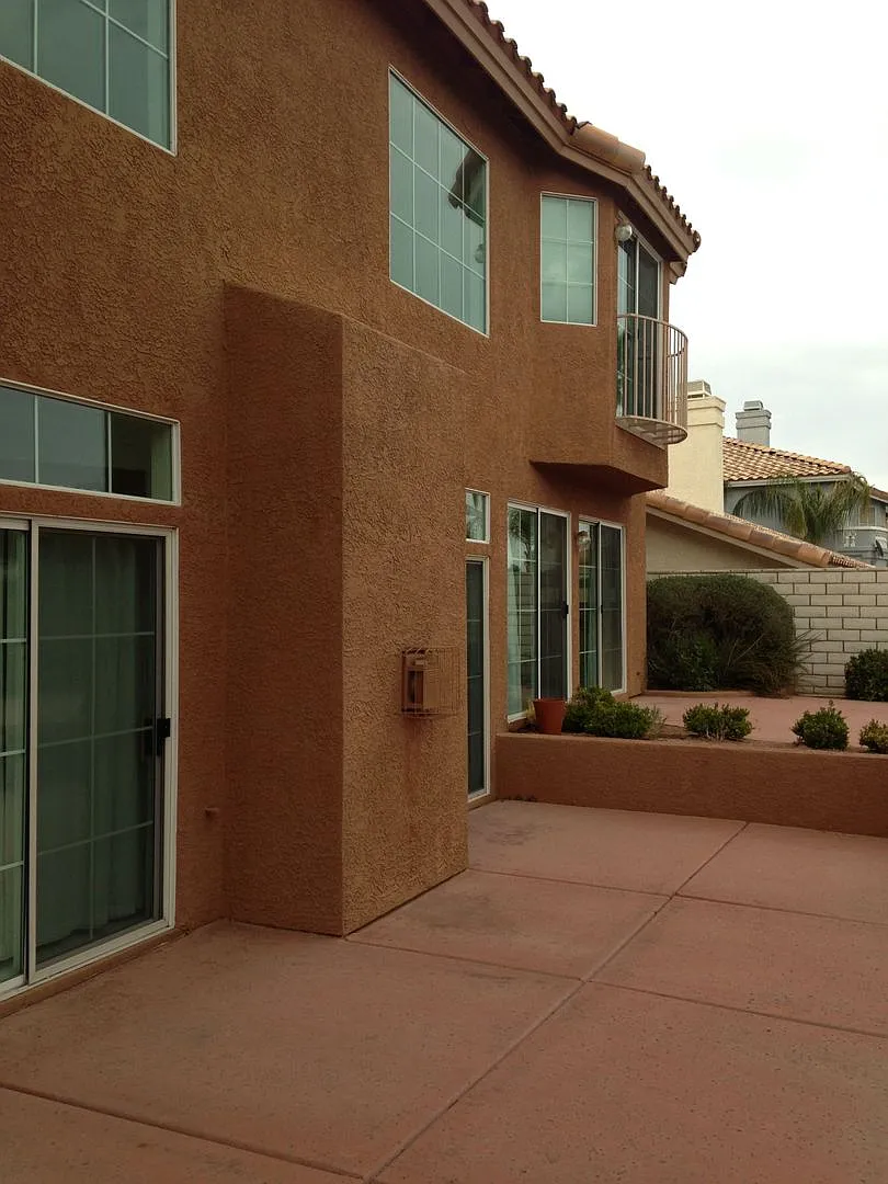 Free Rent - Green Valley Area - 5 Bed / 3 Bath - Golf Course Views — Photo 3