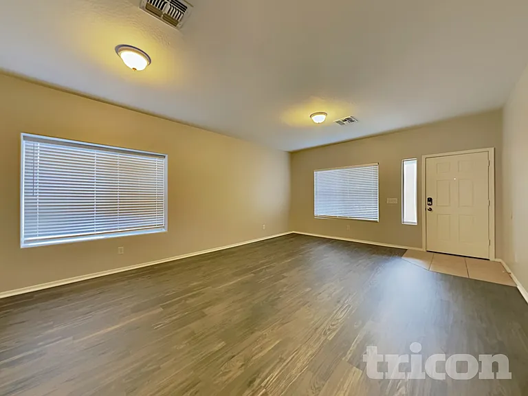 11717 W Jackson St — Photo 3