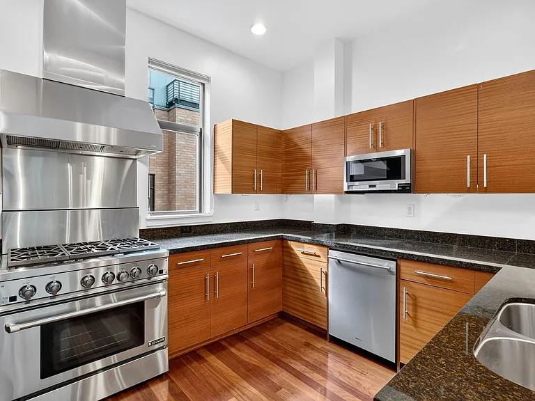 1690 NW Riverscape St — Photo 14