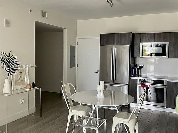 5th image of 2960 NE 207th St Unit 714