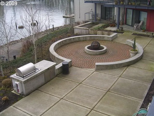 810 NW Naito Pkwy #F2 — Photo 10