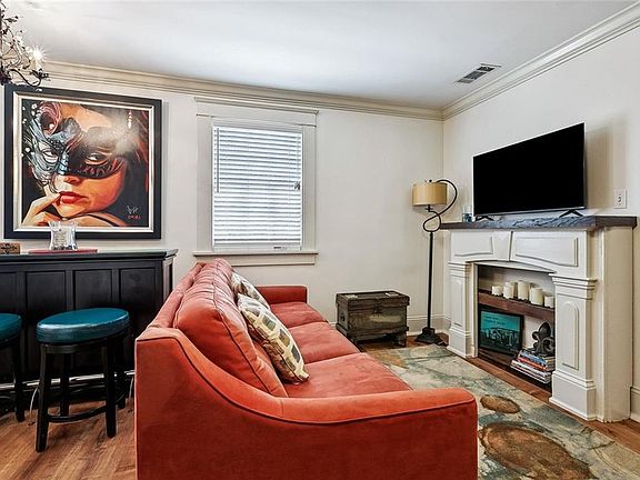 3rd image of 1783 Coliseum St #C