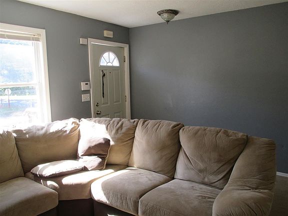 4th image of 10 Gibson Ave