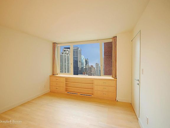 4th image of 322 W 57th St APT 47Q1