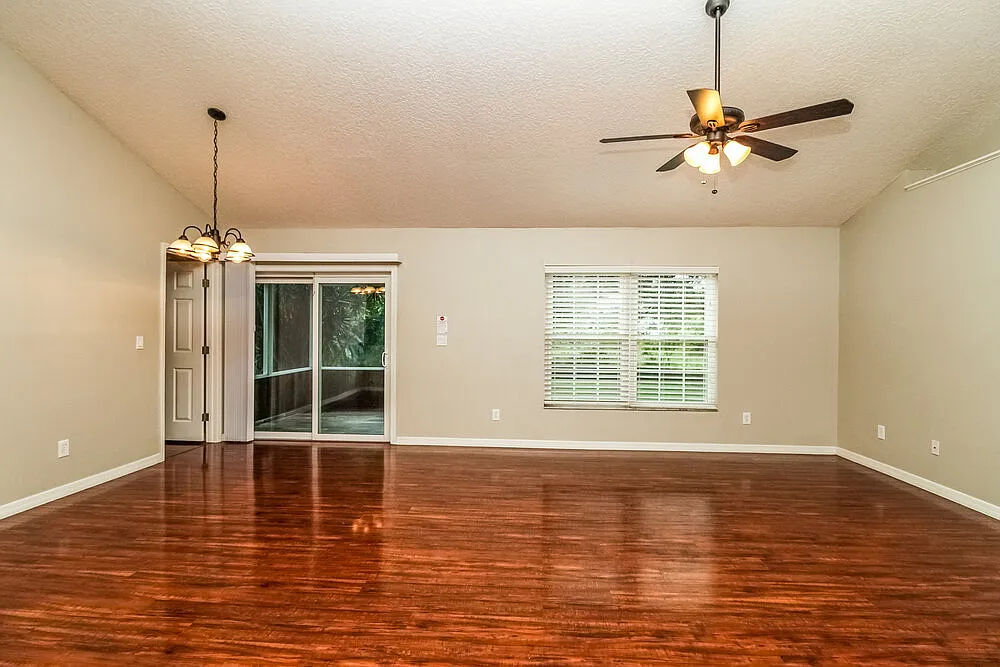 3 bed, 2.0 bath, 1284 sqft, $3,090 — Photo 4