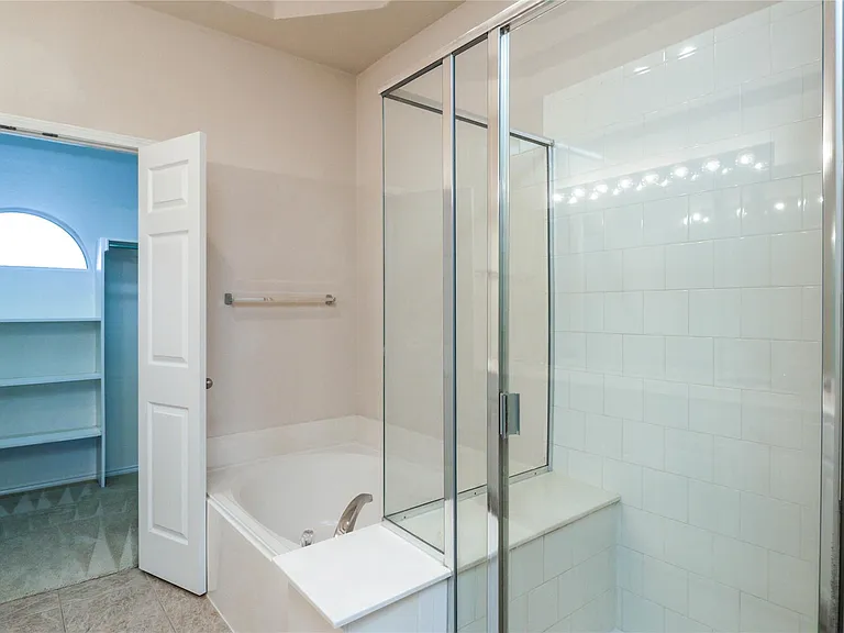 11232 Chaucer Dr — Photo 17