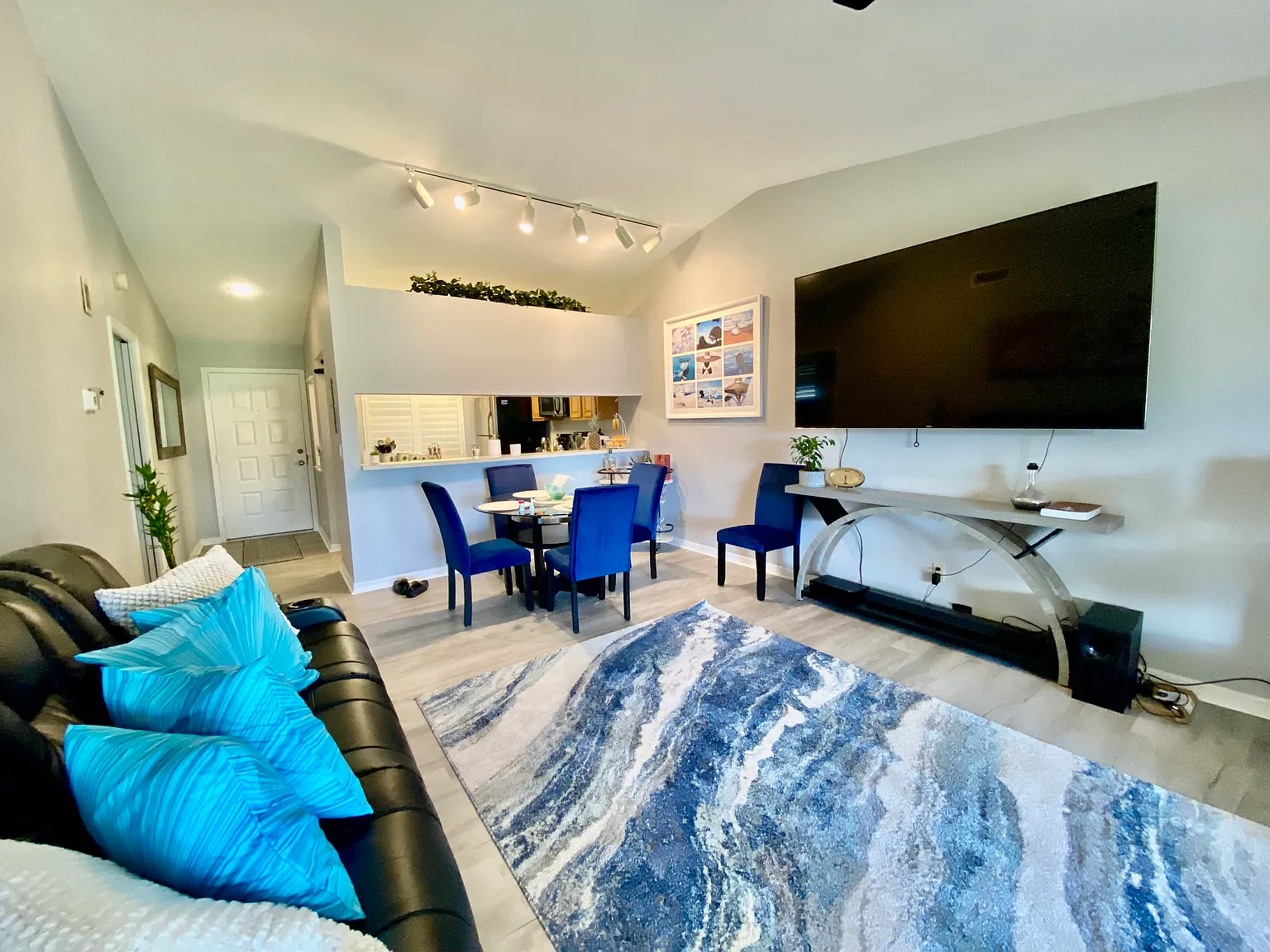 2 bed, 1006 sqft, $2,584 — Photo 4