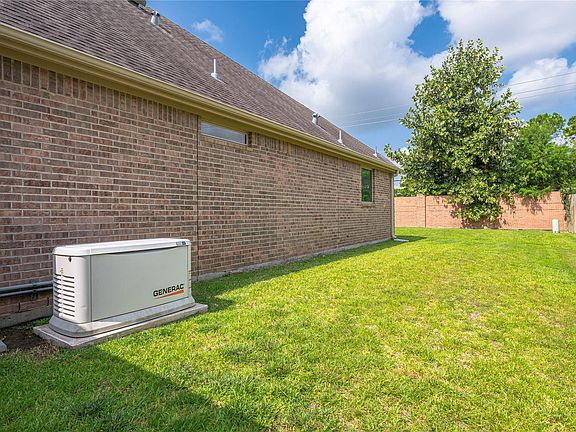 3rd image of 3216 Parker Dr