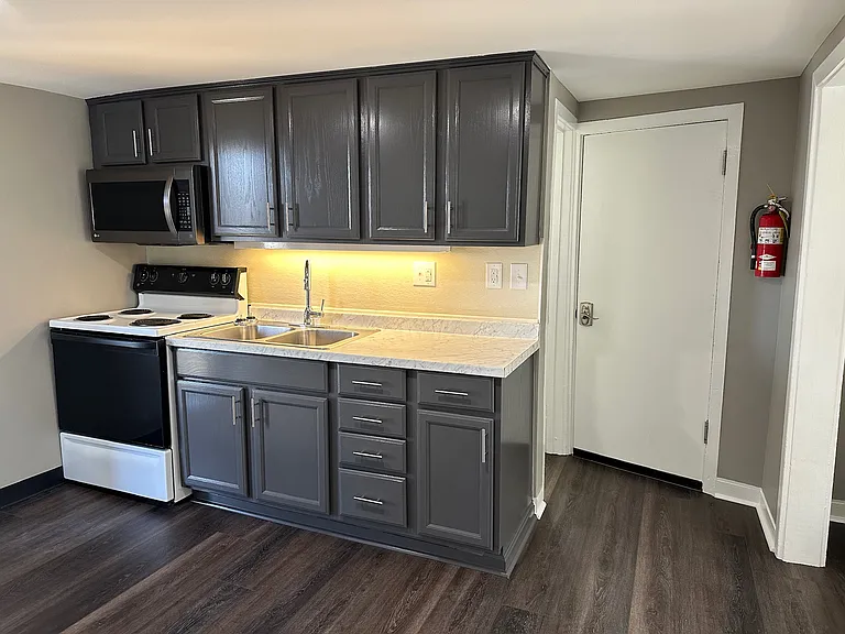 210 Hill St — Photo 4