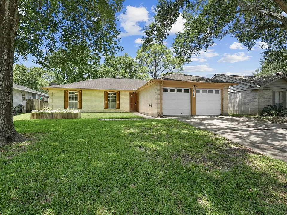 16306 Forest Bend Ave
