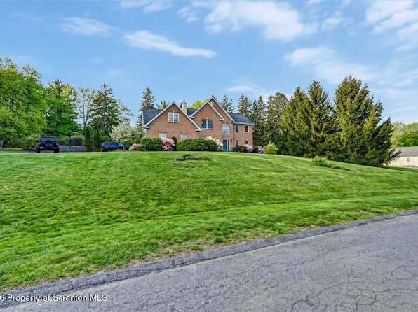 20 Misty Ln, Clarks Summit, PA 18411