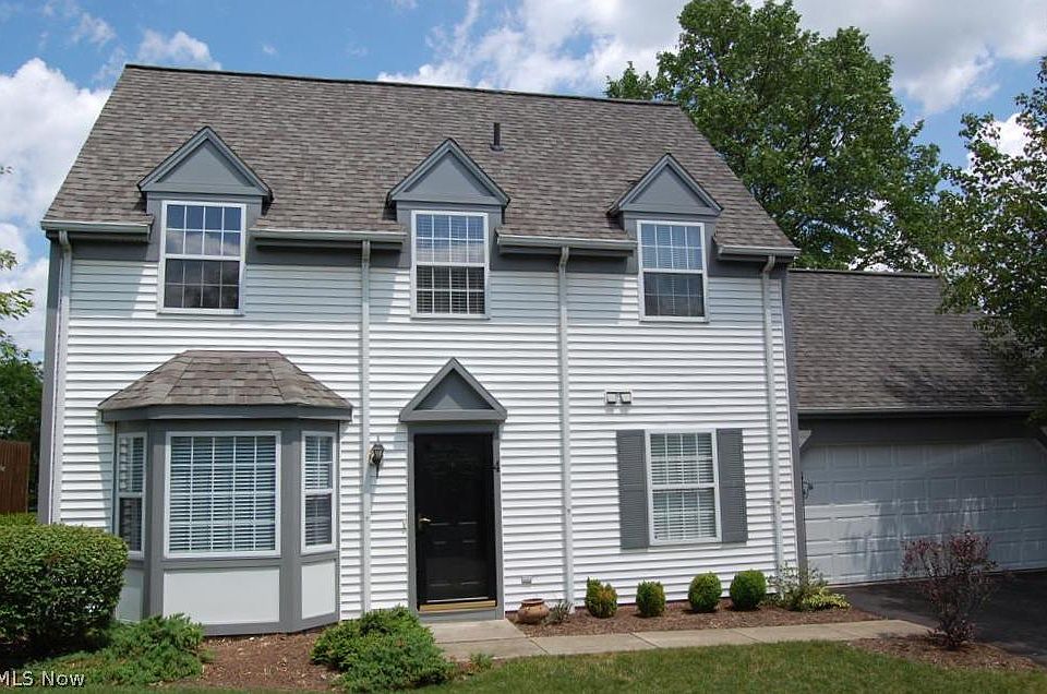 1st image of 4 Hudson Common Dr