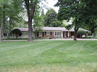 28143 Forestbrook Dr, Farmington Hills, MI
