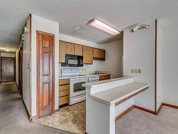 3rd image of 203 Double Eagle Dr Unit B