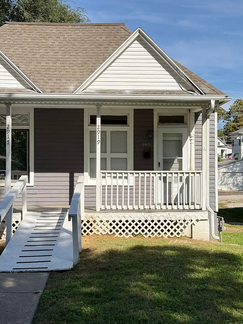 2917 Locust Street, Saint Joseph, MO — Photo 1