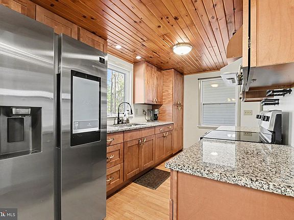 4th image of 161 Windy Hill Rd