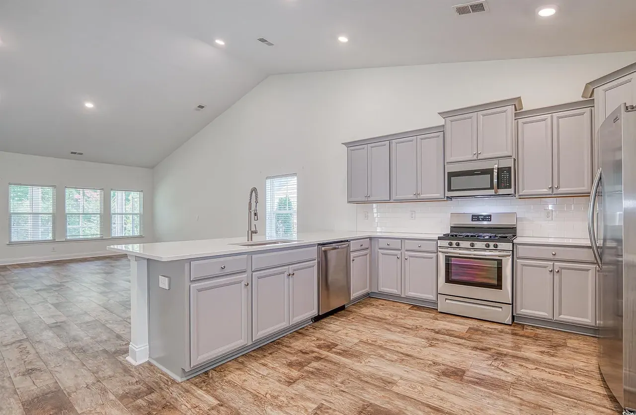 4 bed, 2165 sqft, $2,500 — Photo 3