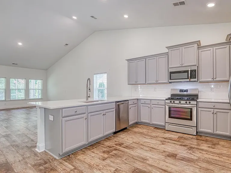 2632 Goldfinch Dr — Photo 3