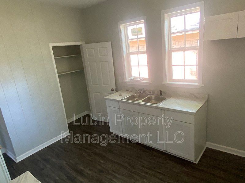 2nd image of 992 Roland St