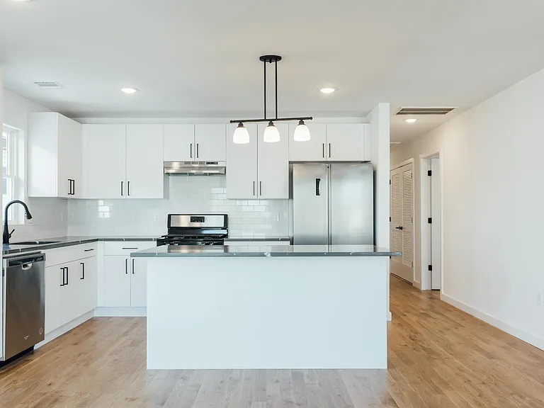 746 Seaport Dr #2 — Photo 12