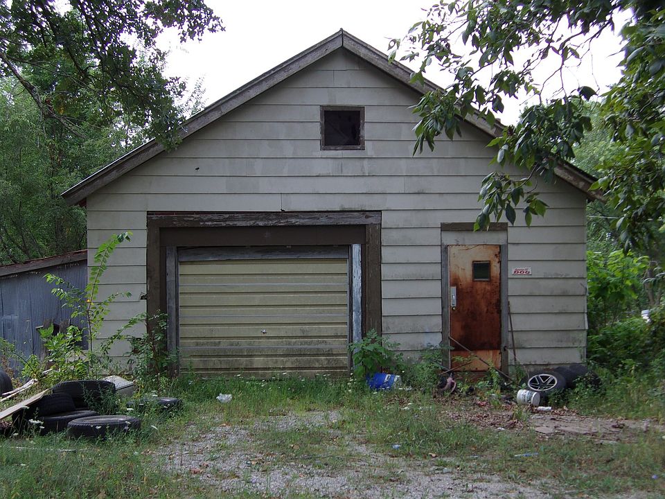 2nd image of 939 Union St