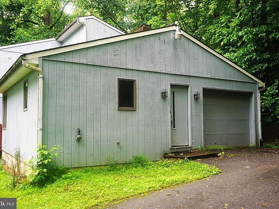 4th image of 30 Fitzhugh Ln