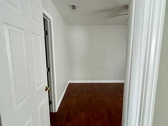 4th image of 2844 Baily Ave