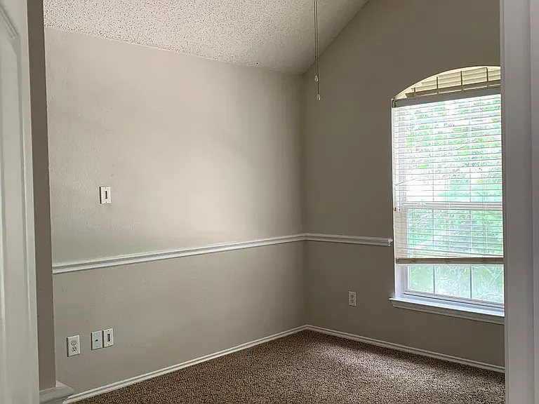 2028 Fox Glen Dr — Photo 6