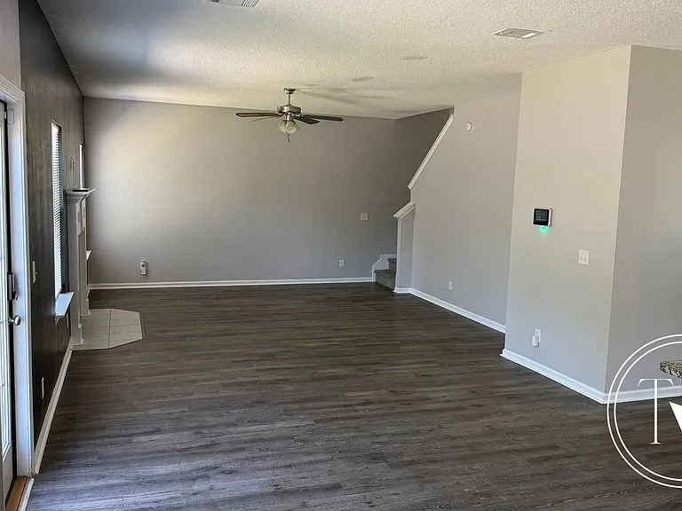465 Huntington Dr NE — Photo 8