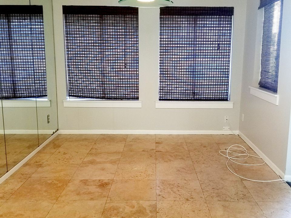 444 Dining room_08312021
