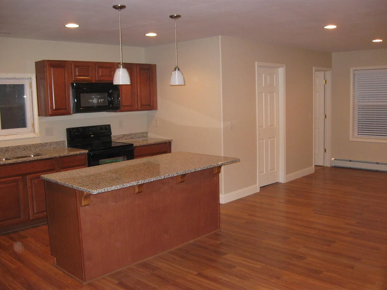 3 bed, 2.5 bath, 1500 sqft, $1,700 — Photo 2