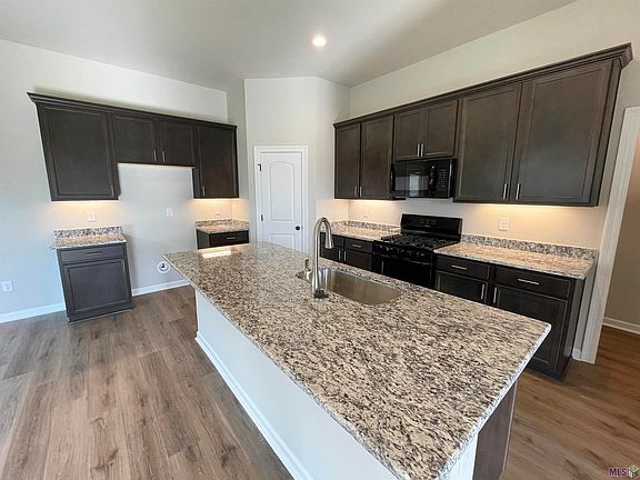 3rd image of 23166 Wilton Dr