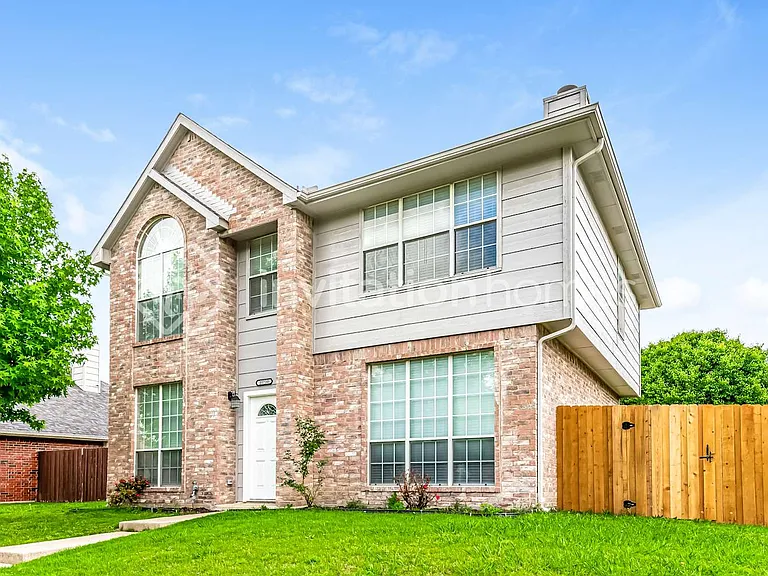 10700 Castle Dr — Photo 1