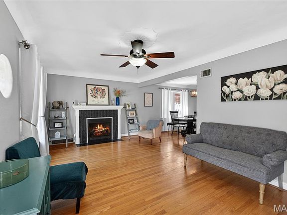 3rd image of 6627 Winona Ave