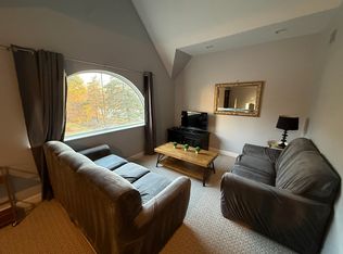 720 N Saint Marys Rd #1, Libertyville, IL 60048