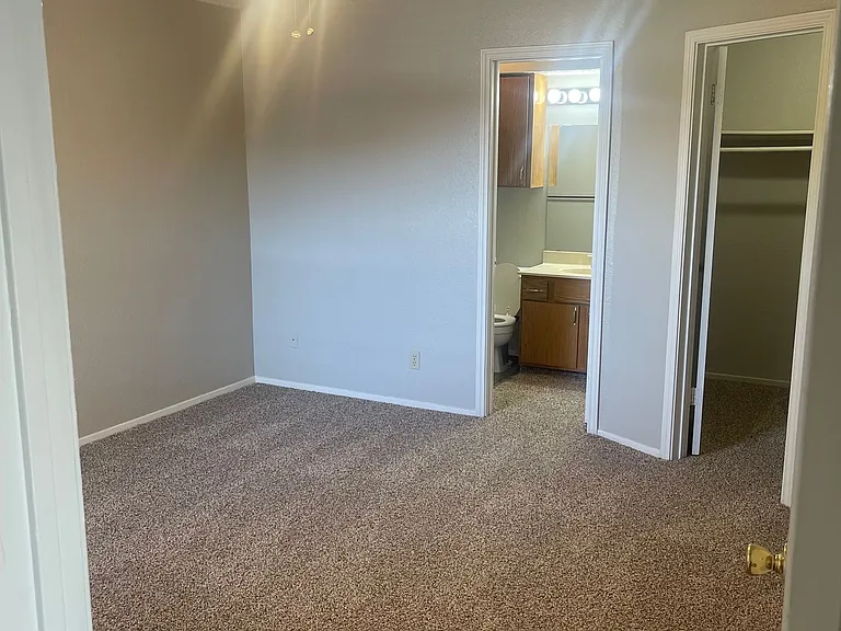 Bentwood Apartments — Photo 45