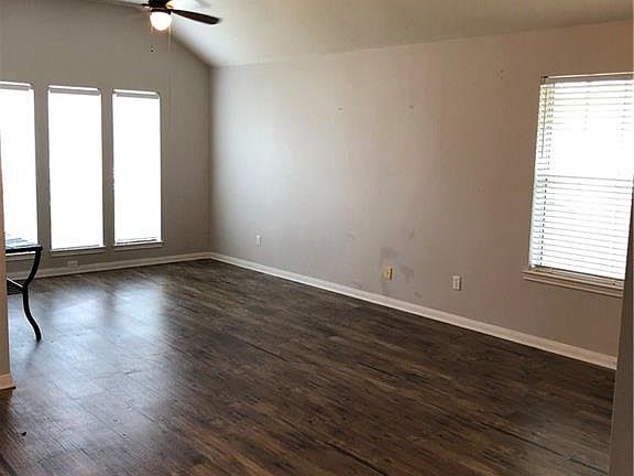 4th image of 1724 Starling Dr
