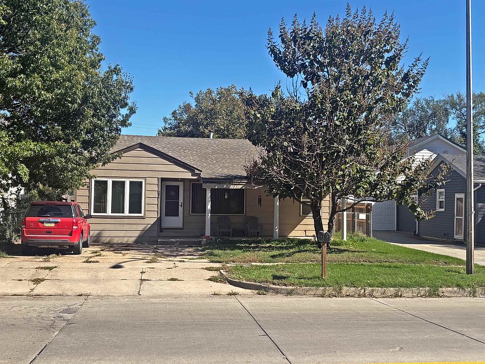 1st image of 612 S Edwards Ave