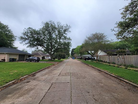 4th image of 2905 Livingston Dr