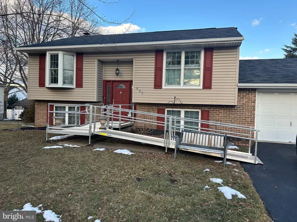 227 Heather Dr, Harrisburg, PA 17112