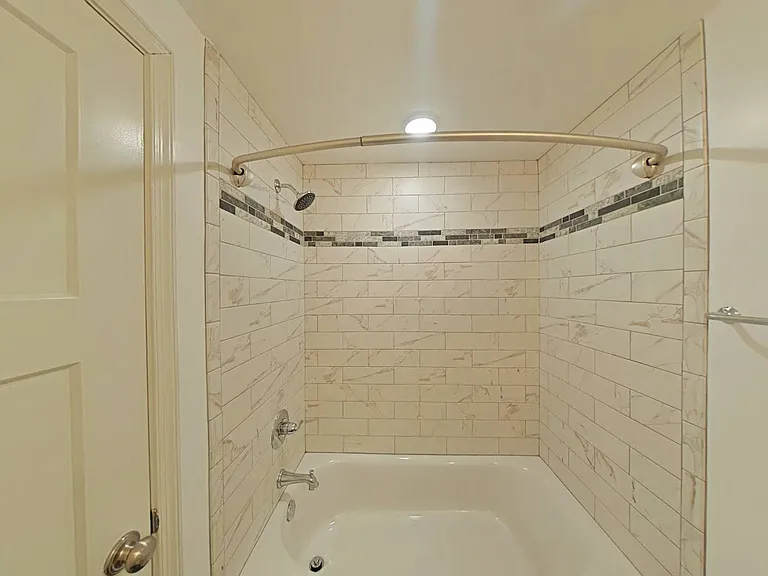 4114 Lauriston Street — Photo 27