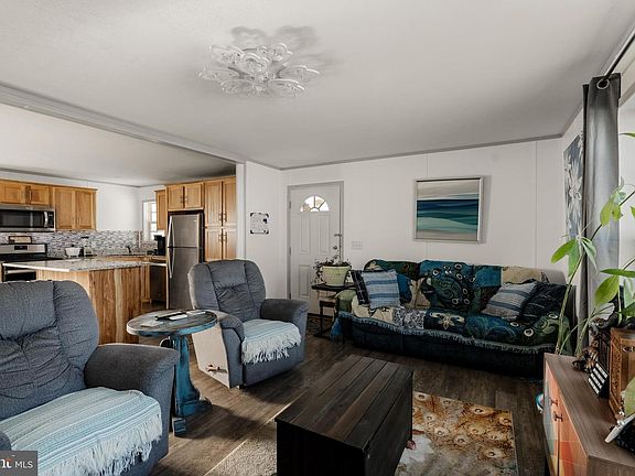 4th image of 26 Ruth Dr