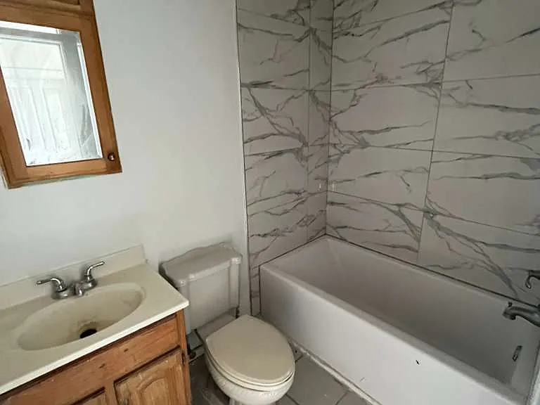 123 E Main St #1 — Photo 3