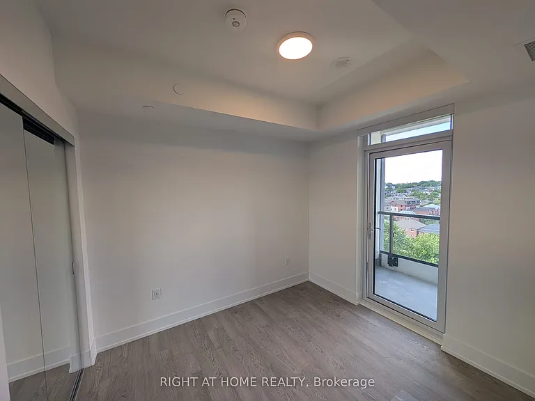 858 Dupont St #824 — Photo 15