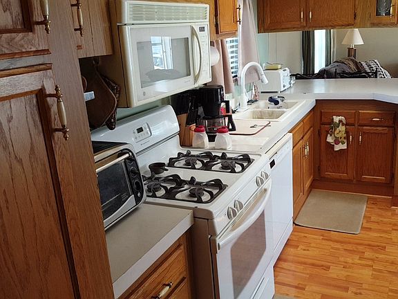 2nd image of 255 Meadows Cir N