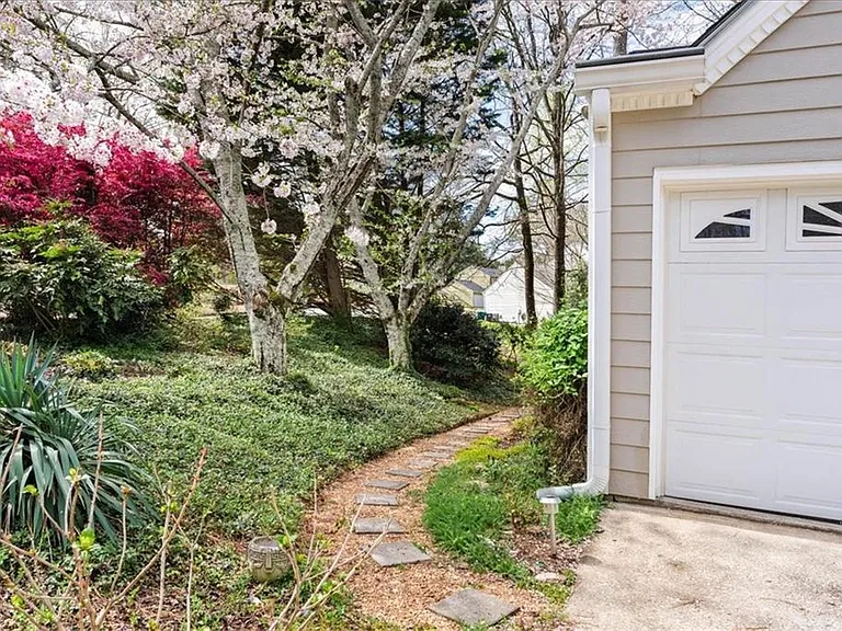 11190 Abbotts Station Dr — Photo 31