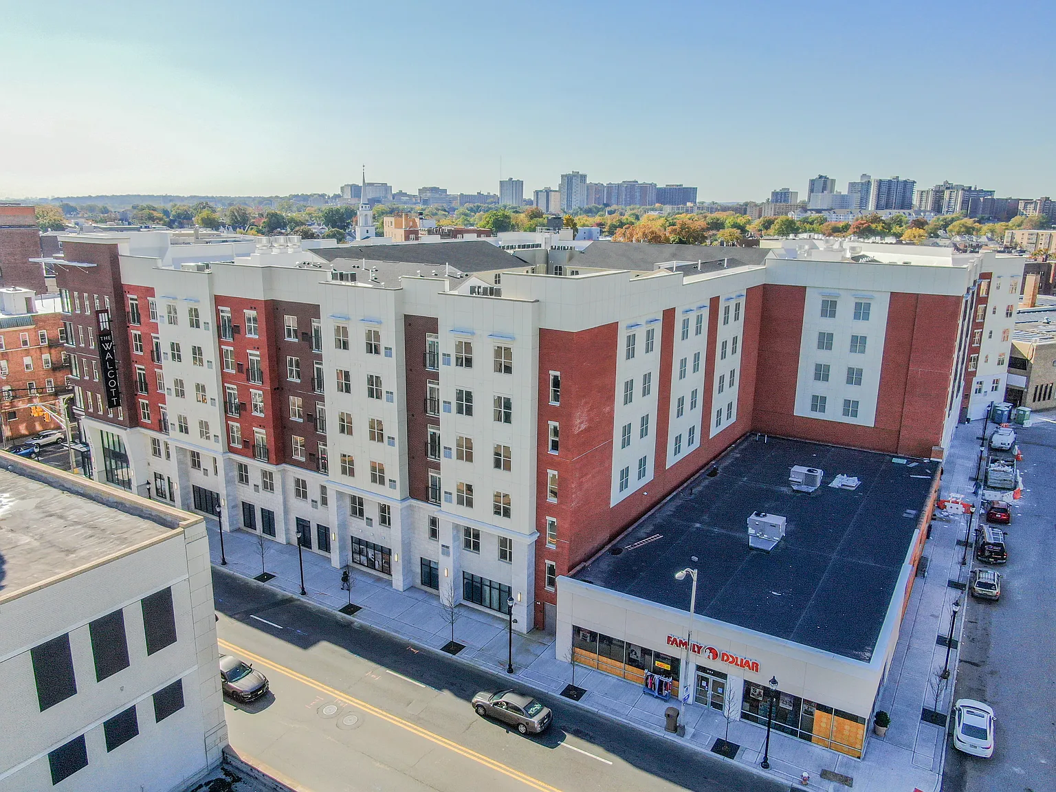 1 bed, 713 sqft, $2,483 — Photo 3