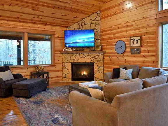 4th image of 250 Almond Ln