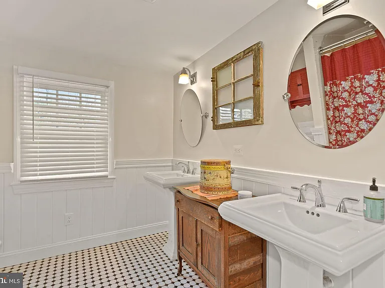 326 Walker Rd — Photo 23